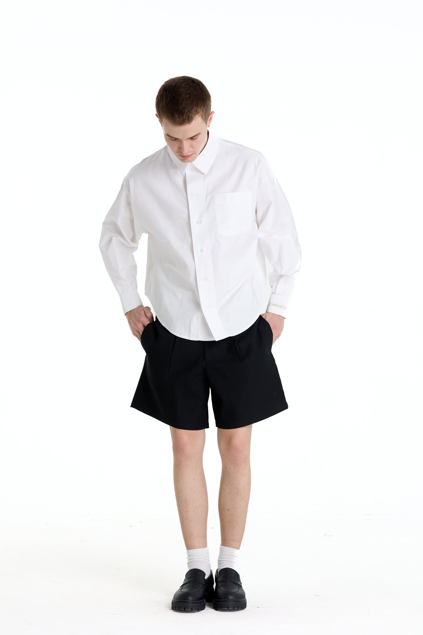 LOW WAIST BLACK LINEN LAINE SHORTS