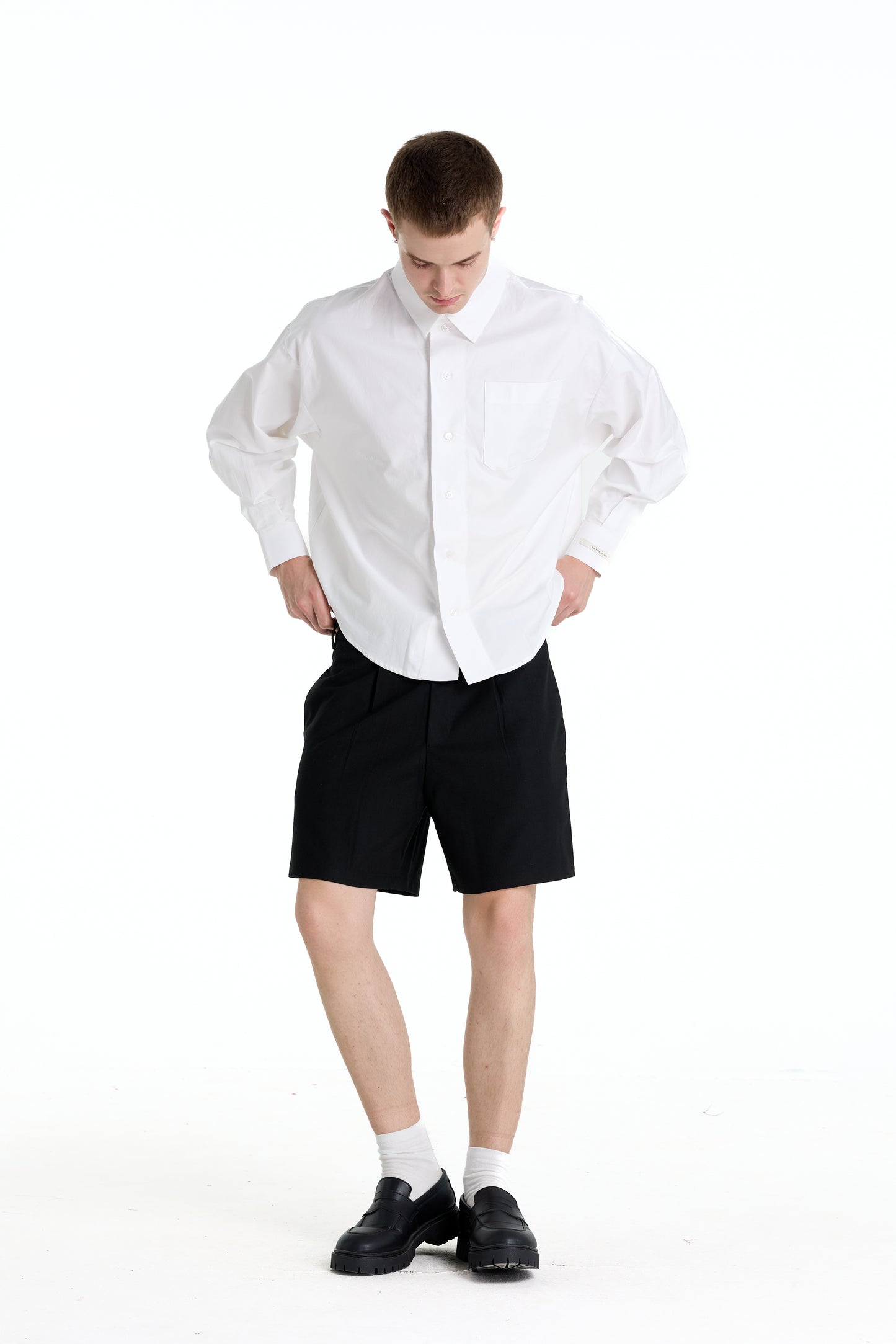 LOW WAIST BLACK LINEN LAINE SHORTS