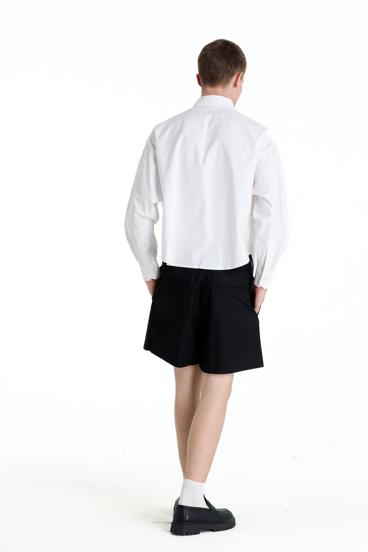 LOW WAIST BLACK LINEN LAINE SHORTS