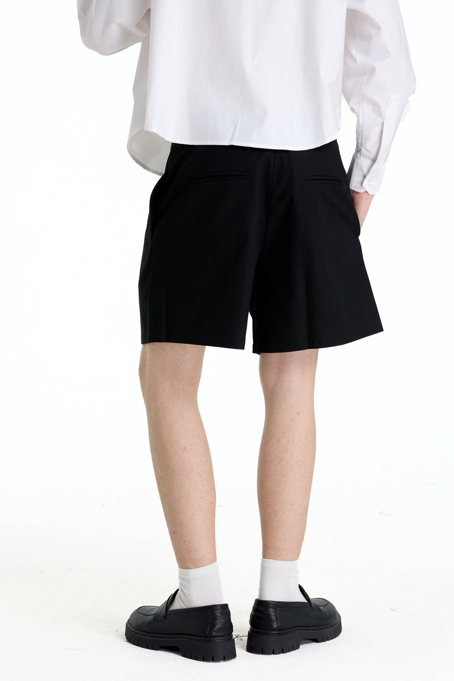 LOW WAIST BLACK LINEN LAINE SHORTS