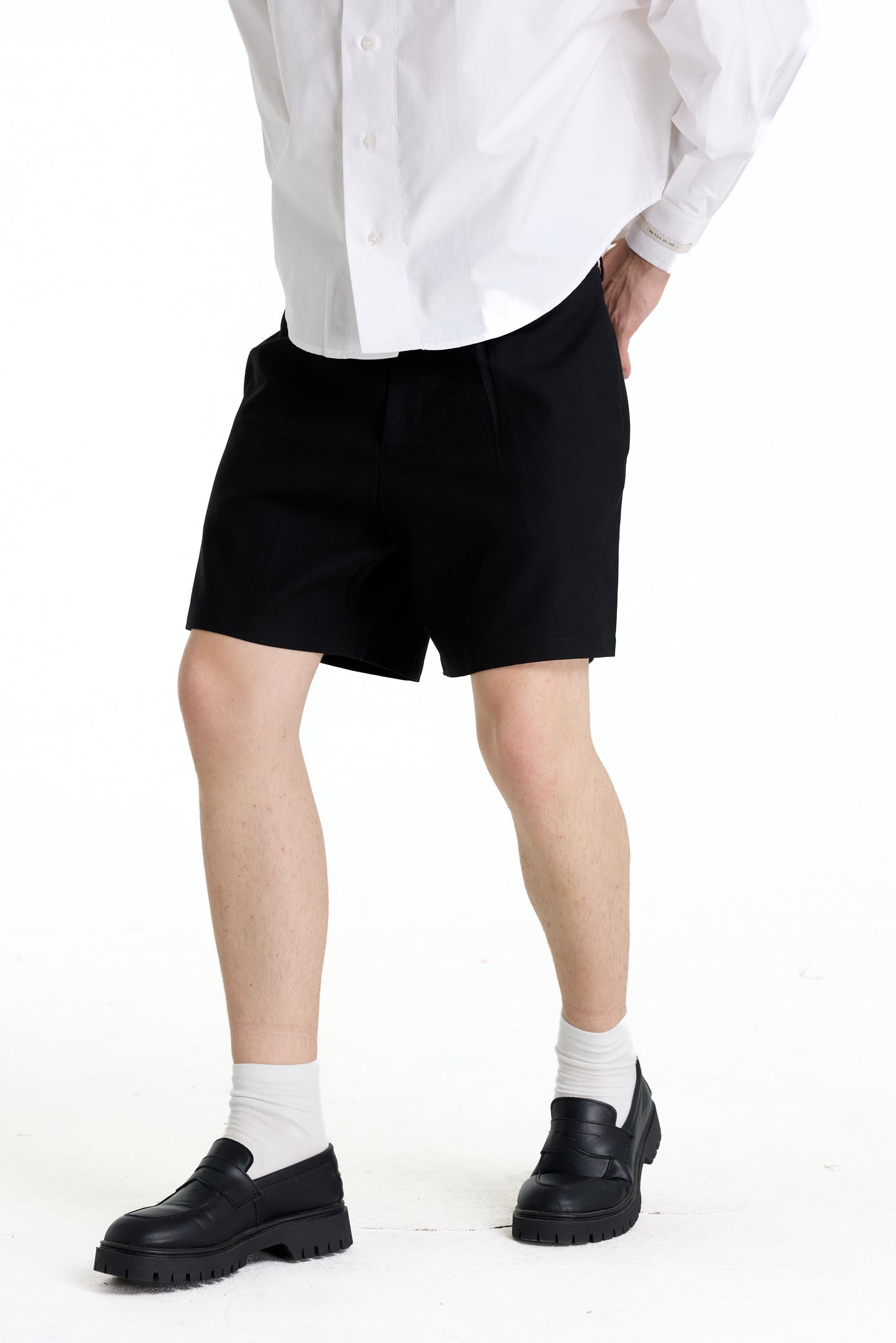 LOW WAIST BLACK LINEN LAINE SHORTS