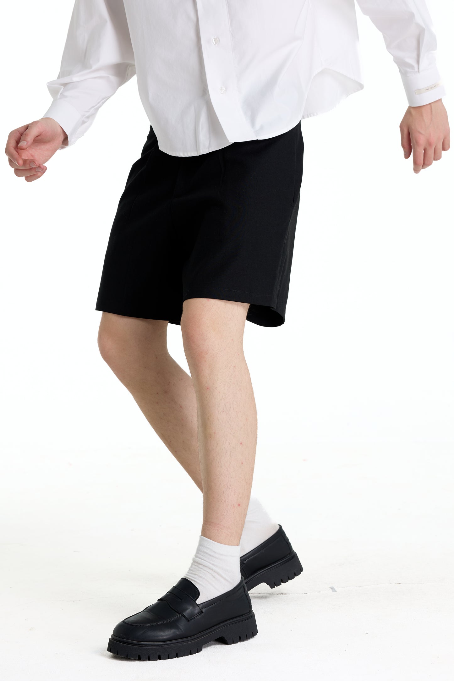 LOW WAIST BLACK LINEN LAINE SHORTS