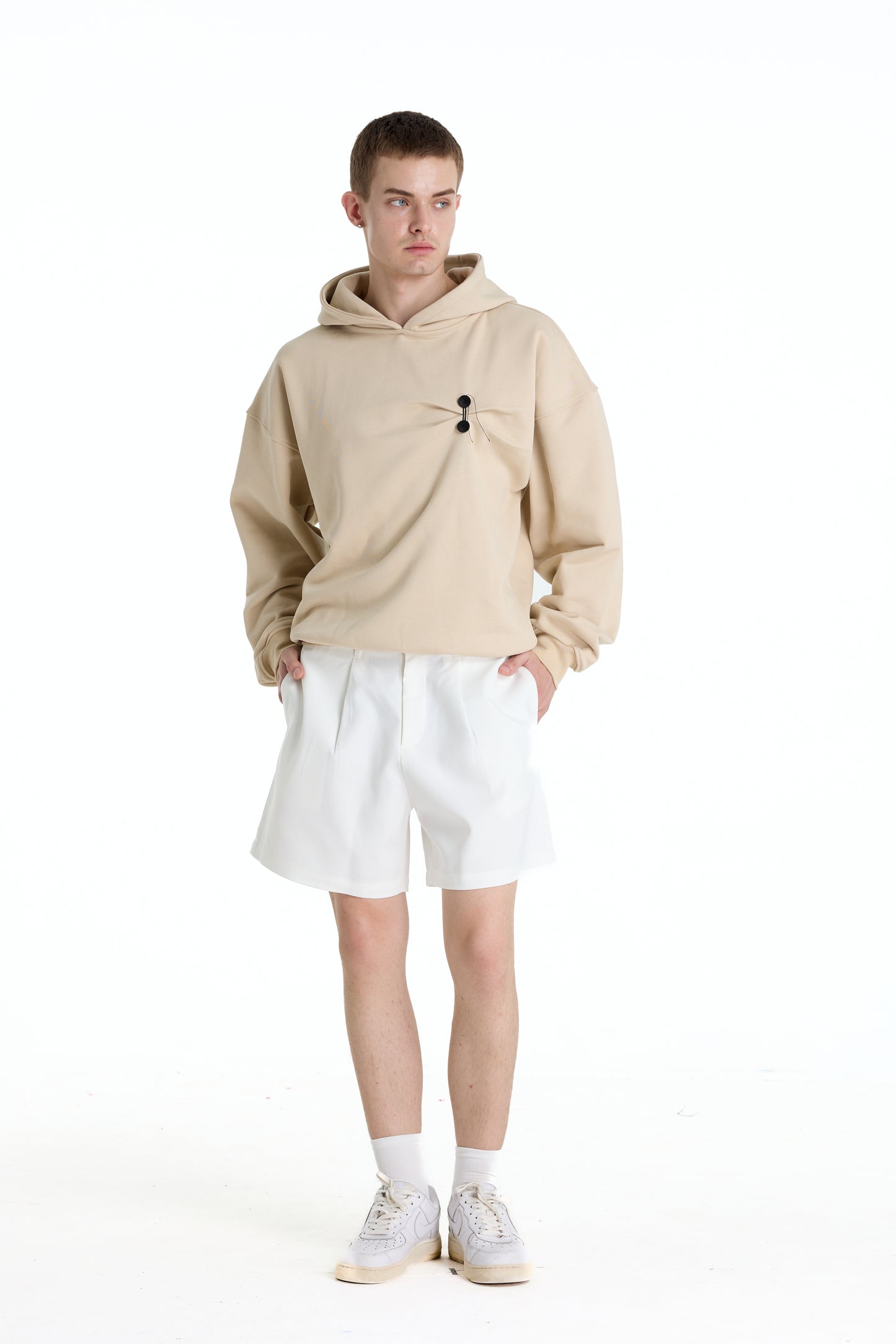 LOW WAIST WHITE LINEN LAINE SHORTS