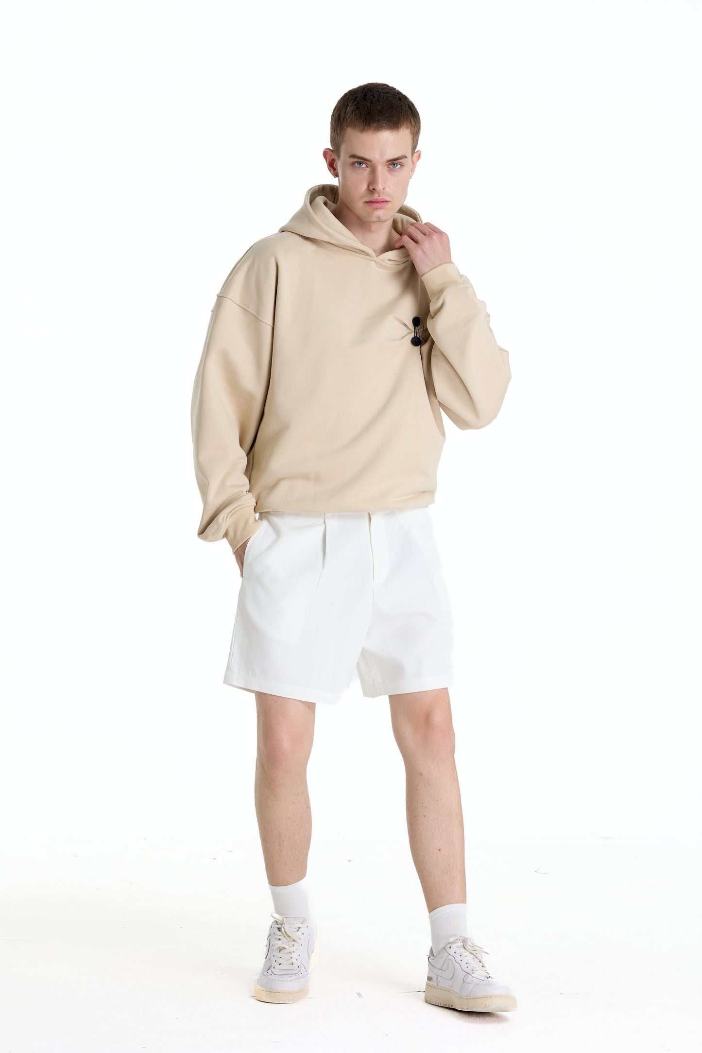 LOW WAIST WHITE LINEN LAINE SHORTS