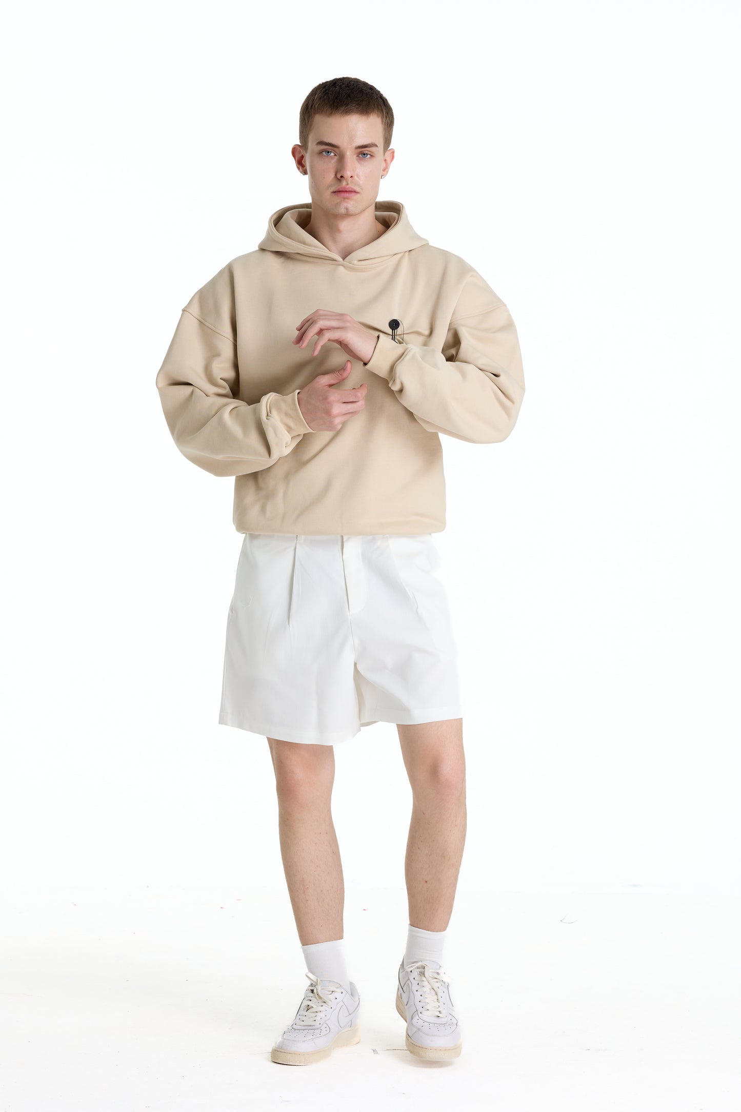 LOW WAIST WHITE LINEN LAINE SHORTS