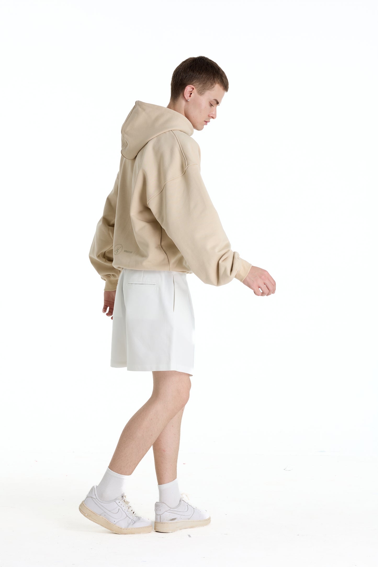 LOW WAIST WHITE LINEN LAINE SHORTS