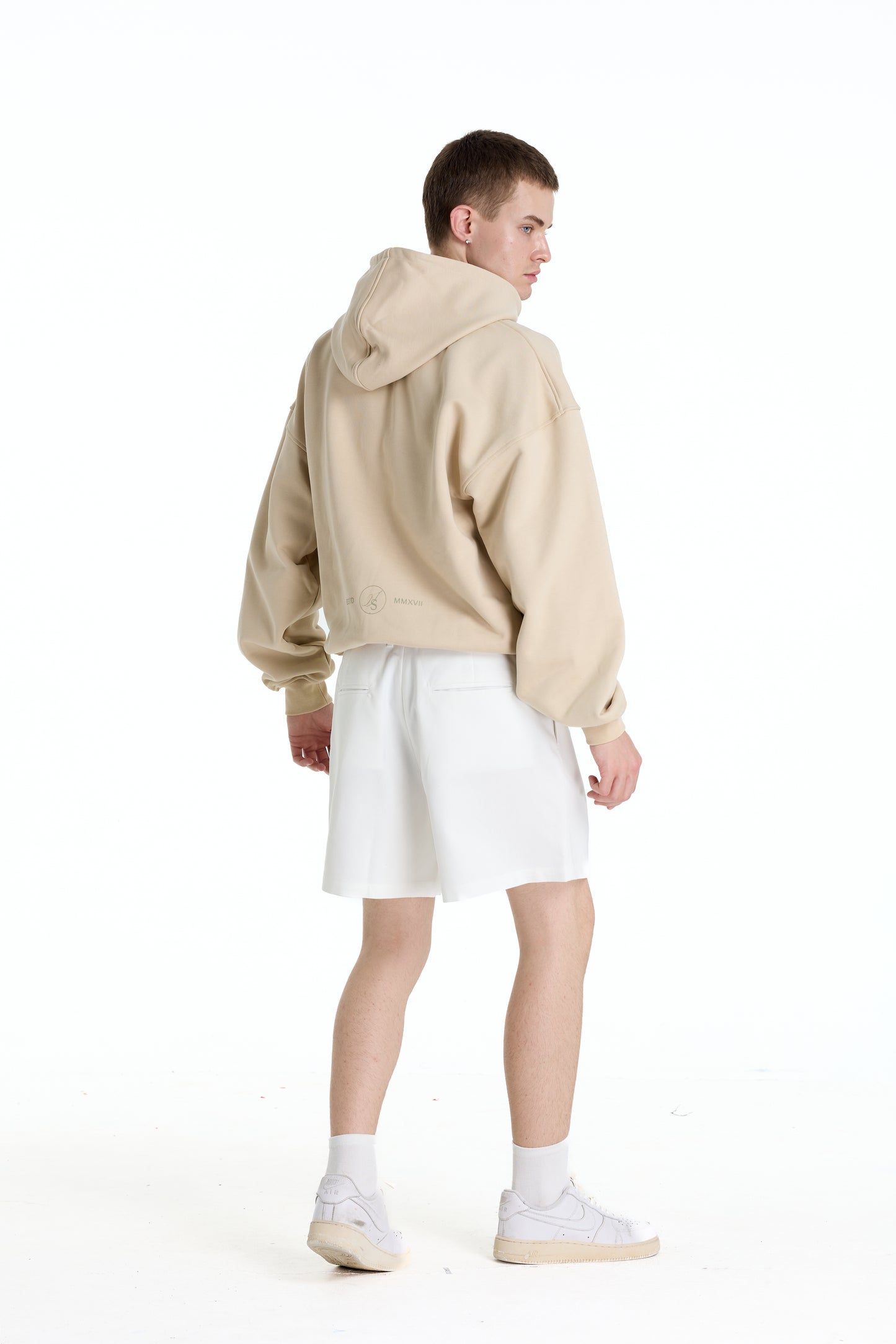 LOW WAIST WHITE LINEN LAINE SHORTS