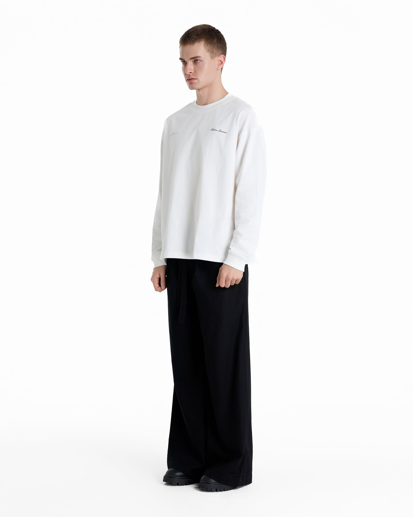 ME EMBROIDERY LONGTEE WHITE