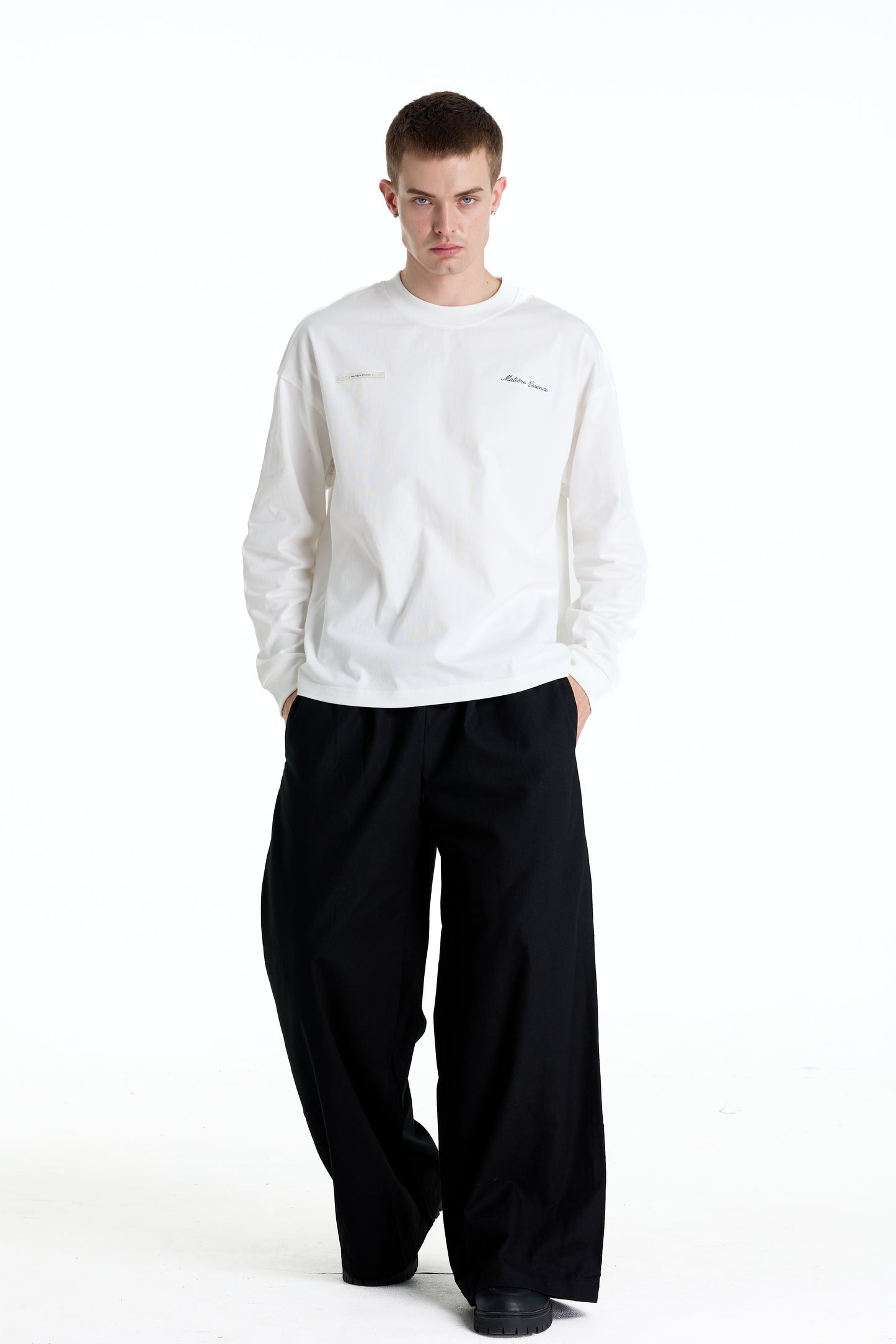 ME EMBROIDERY LONGTEE WHITE