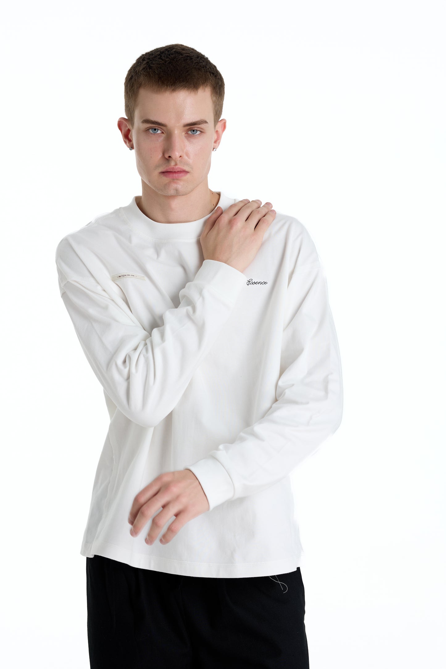 ME EMBROIDERY LONGTEE WHITE
