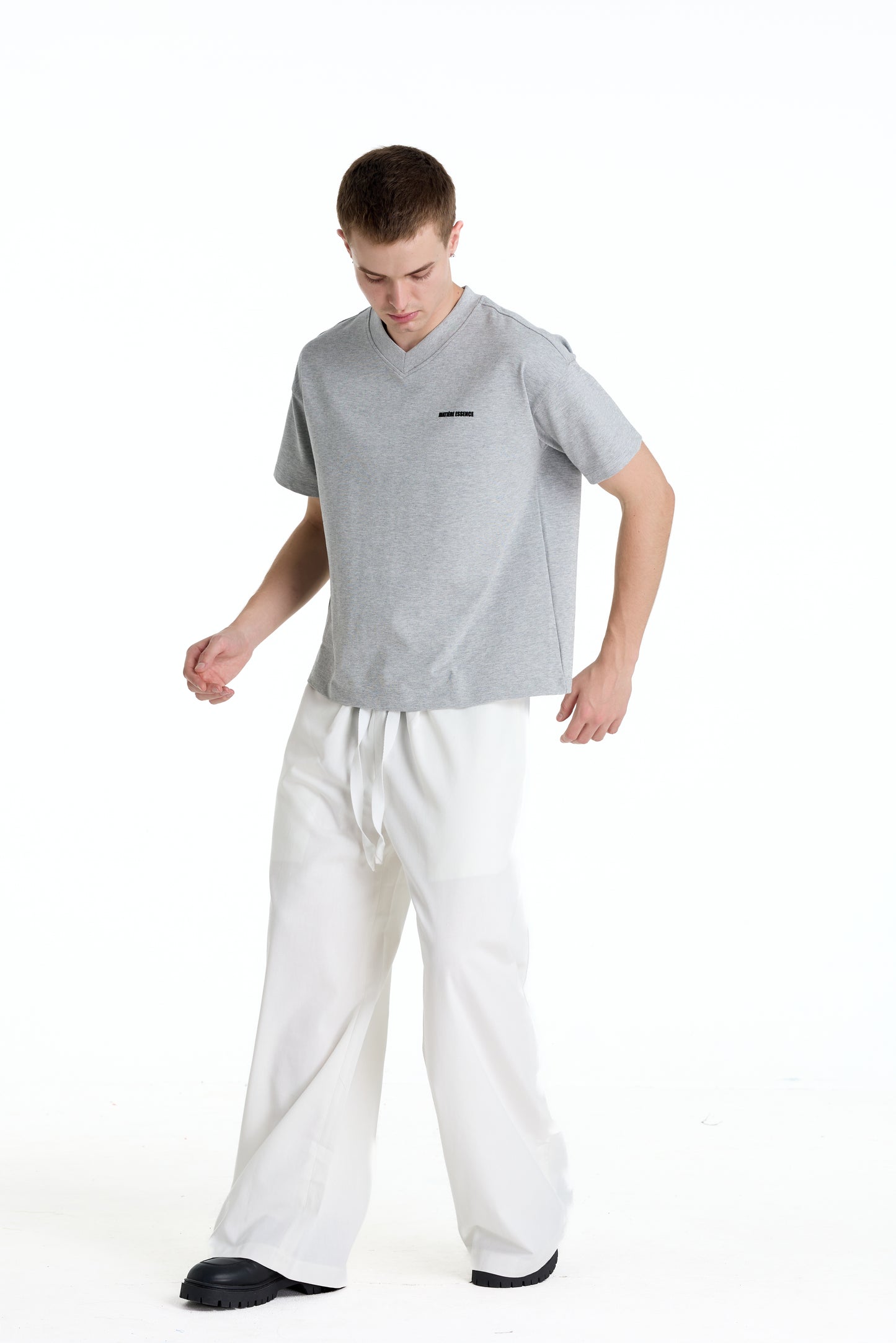 V-NECK VELVET PRINTED GREY TEE