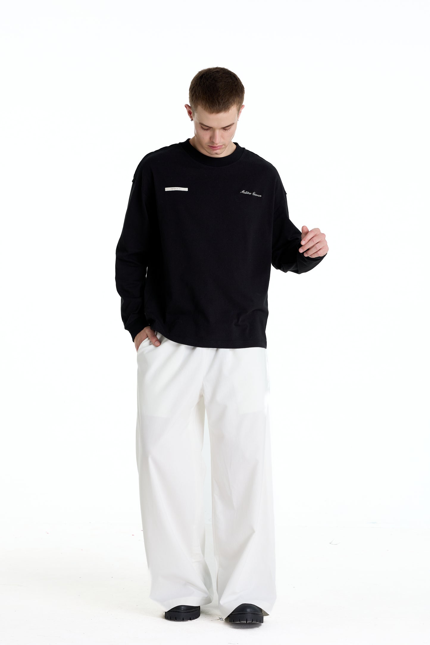 ME EMBROIDERY LONGTEE BLACK