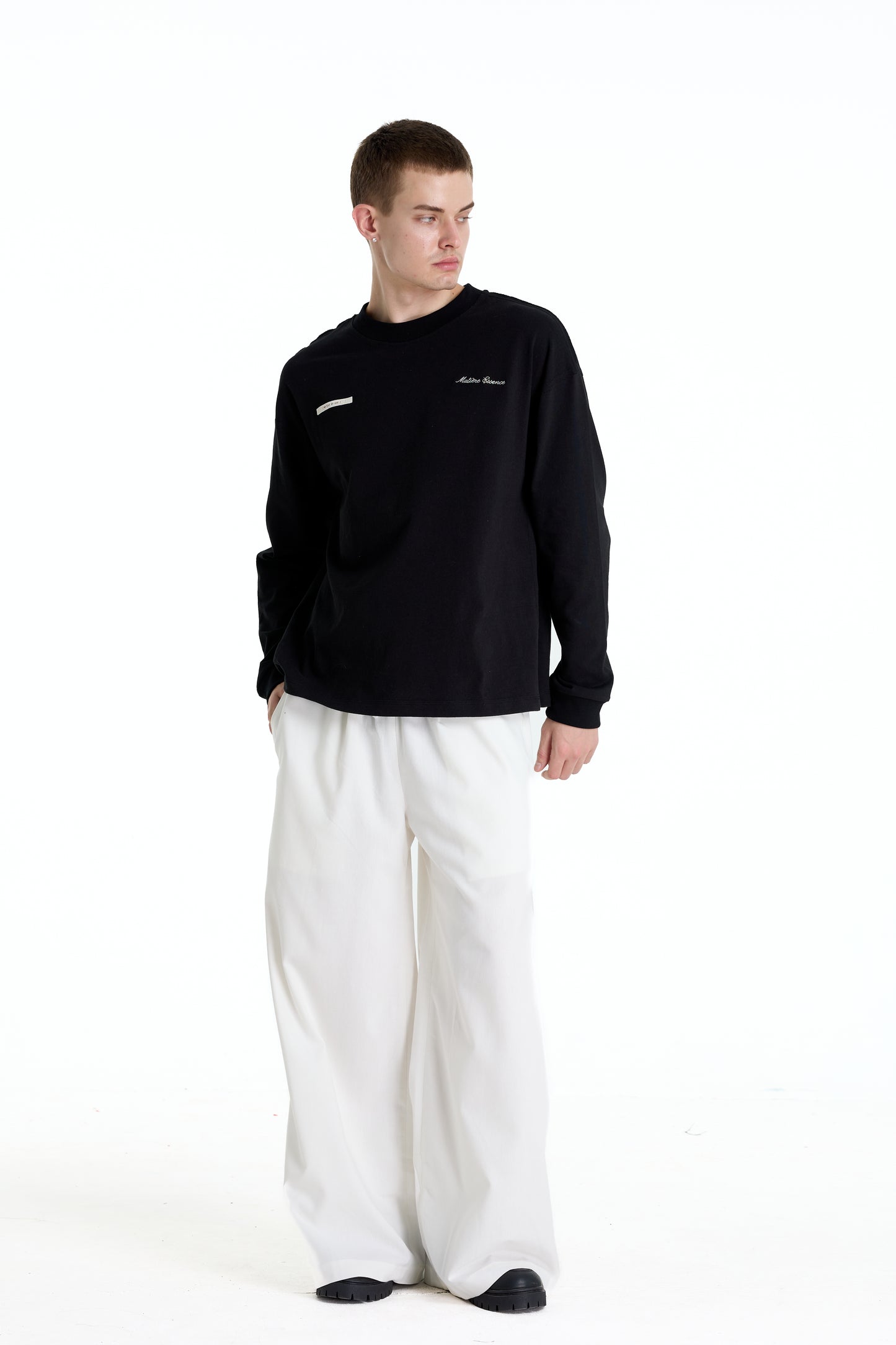 ME EMBROIDERY LONGTEE BLACK