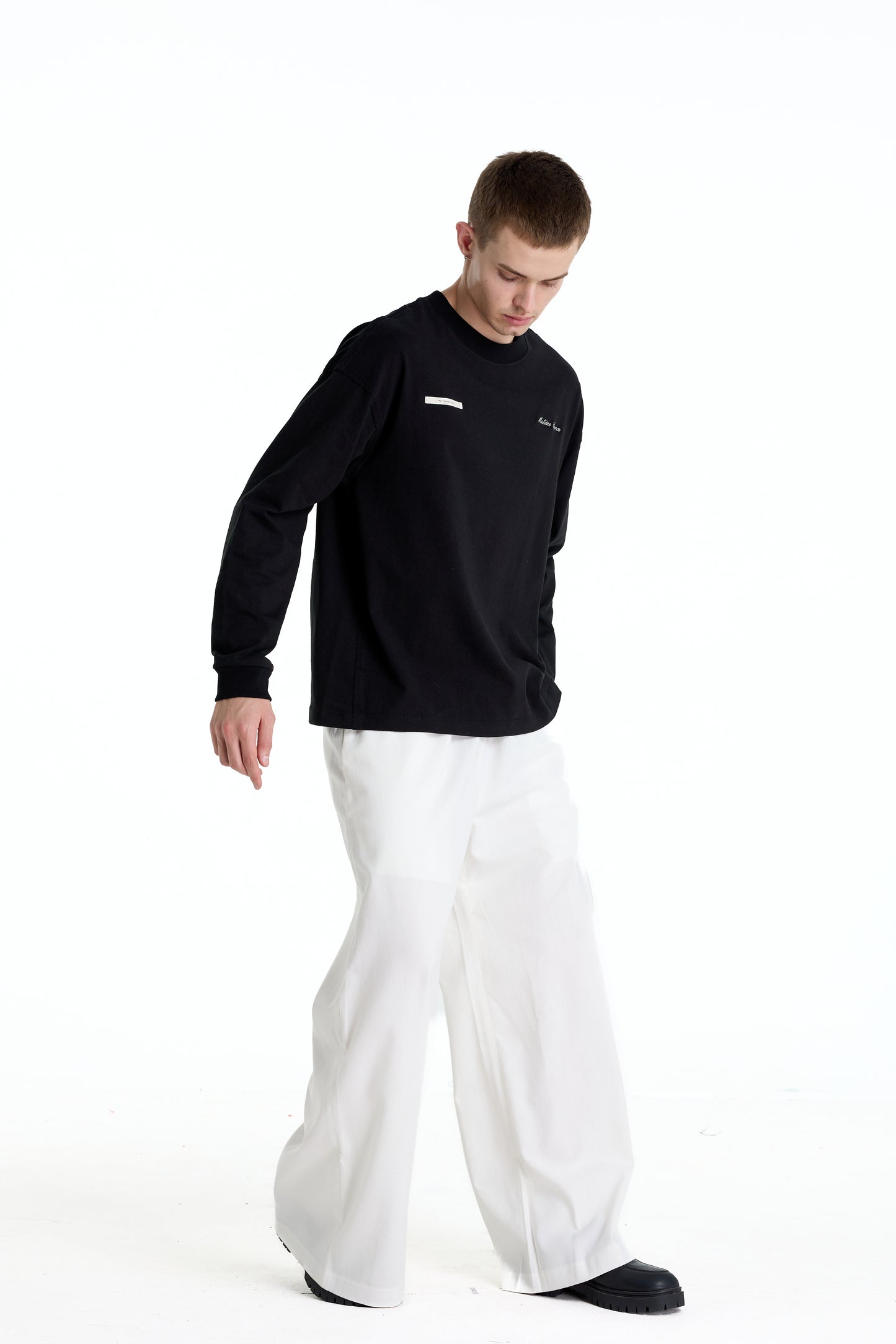 ME EMBROIDERY LONGTEE BLACK