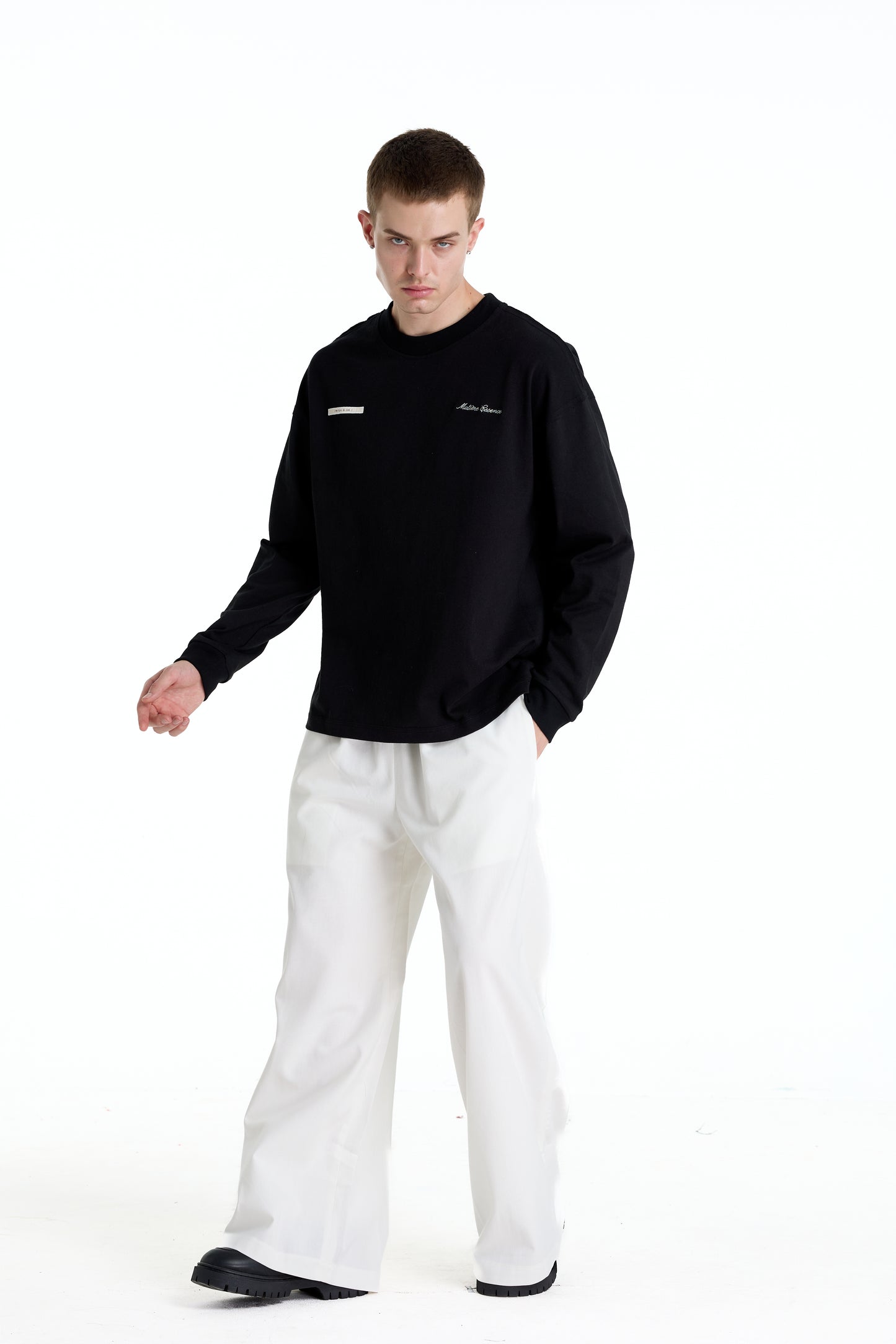 ME EMBROIDERY LONGTEE BLACK