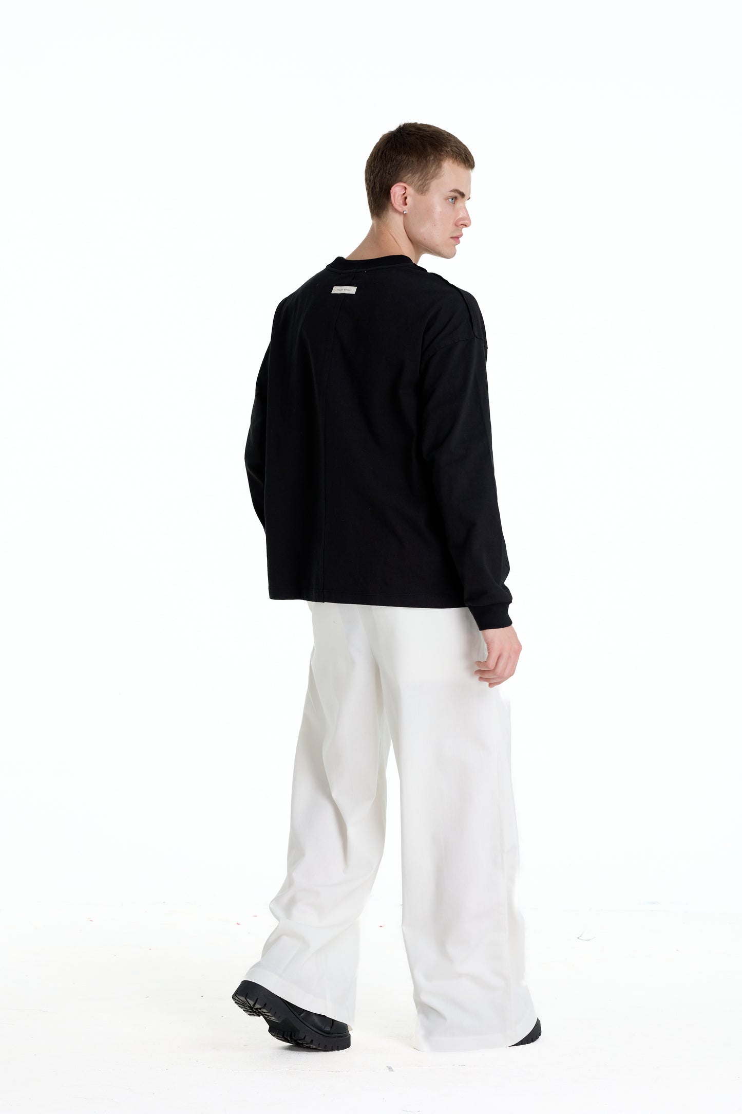 ME EMBROIDERY LONGTEE BLACK
